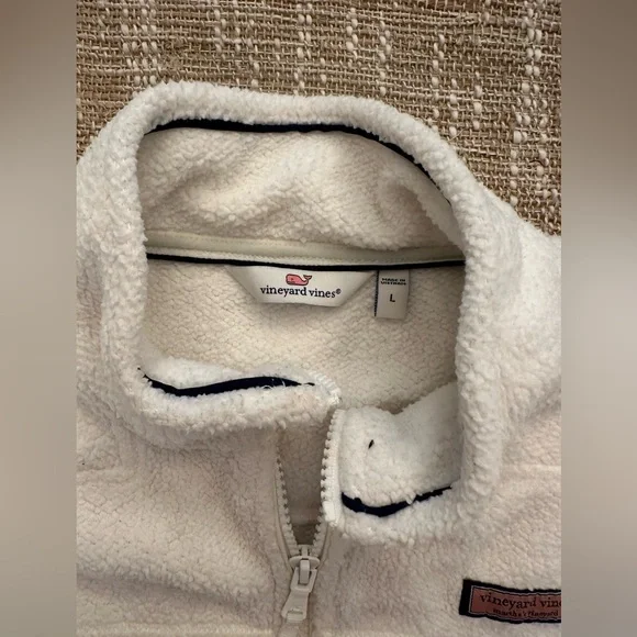 Vineyard Vines zip up fleece
Women’s L - Picture 4 of 6
